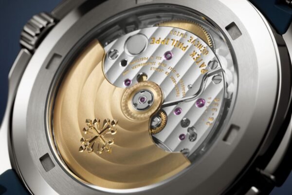 Patek Philippe 5164G-001 Aquanaut Travel Time White Gold Blue-Gray Dial - Image 4