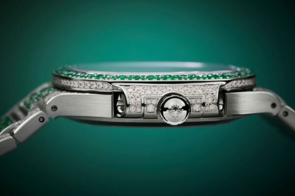 Buy Patek Philippe 7118/1453G-001 Nautilus Haute Joaillerie White Gold Set With Emeralds & Diamonds - BRAND NEW - Image 3