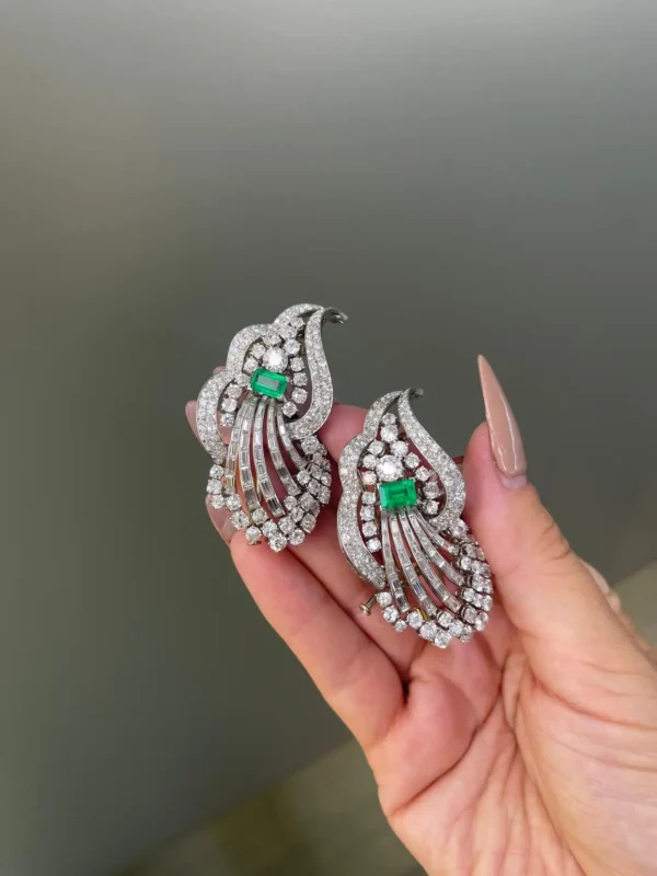 1960s Boucheron Paris Emerald Diamond Platinum Double Clip Brooch Pin - Image 6