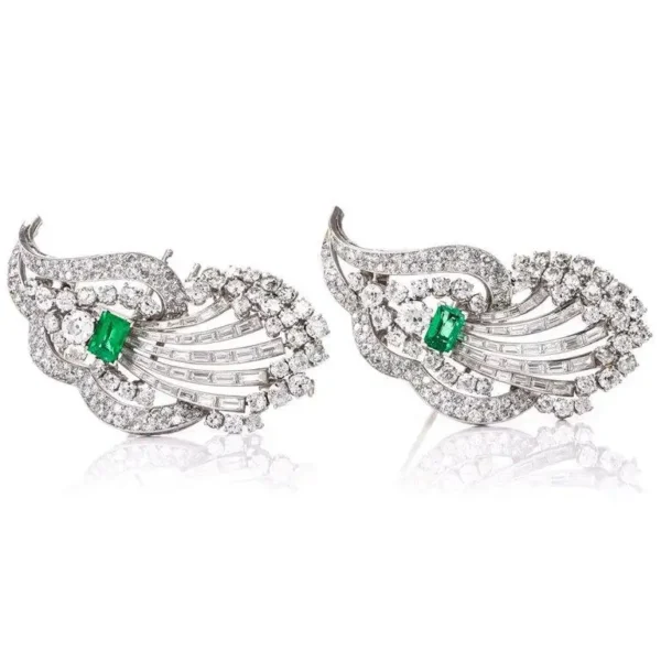 1960s Boucheron Paris Emerald Diamond Platinum Double Clip Brooch Pin - Image 2