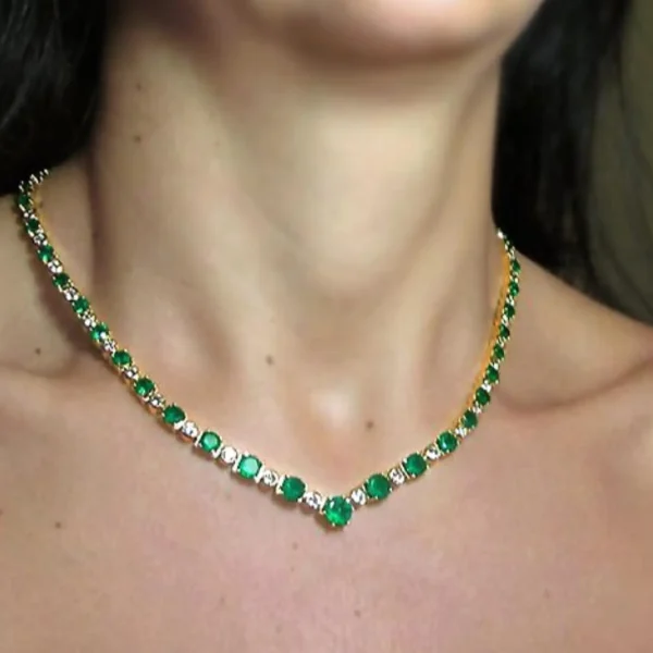 22.00 Carat AAA Colombian Emerald Diamond Necklace 18 Karat Yellow Gold - Image 6