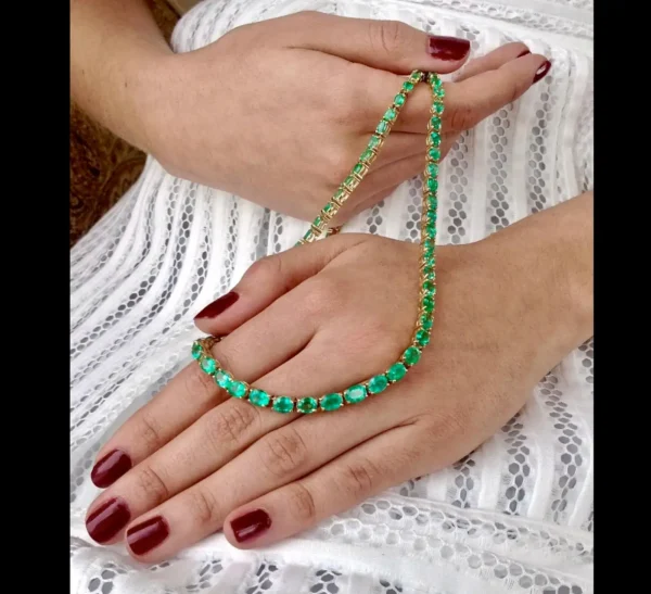 25 Carat Natural Oval Colombian Emerald Necklace 18 Karat Yellow Gold - Image 8