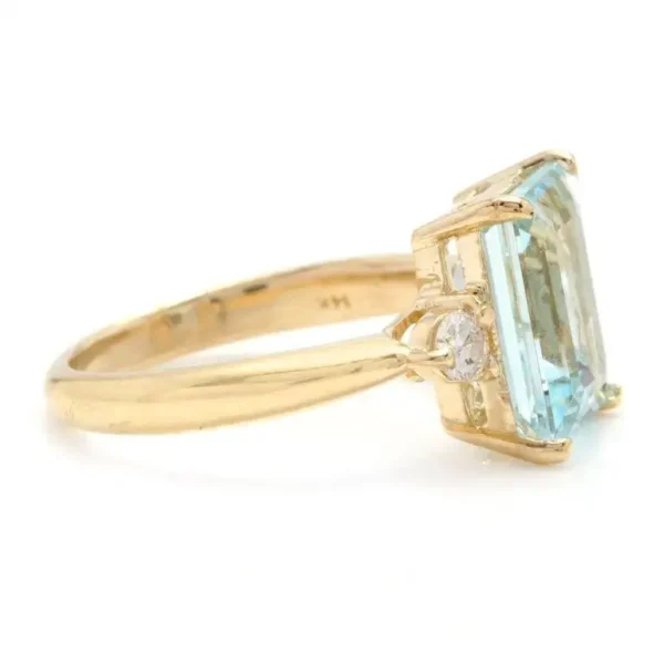 3.28 Carat Impressive Natural Aquamarine and Diamond 14 Karat Yellow Gold Ring - Image 3