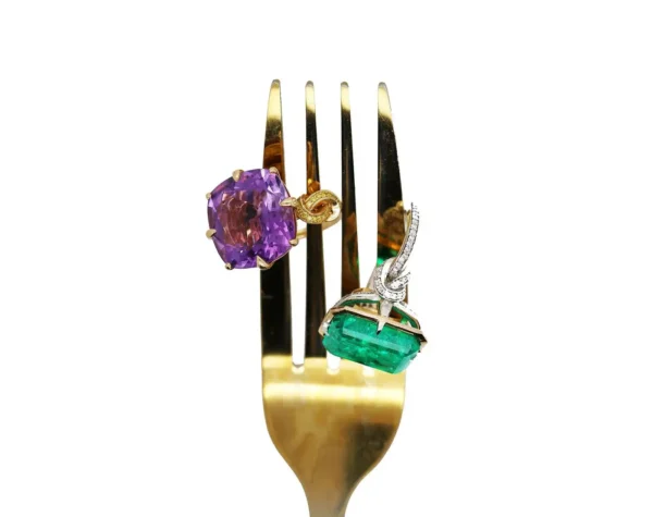 3ct Emerald in Forget Me Knot Ring Platinum and 22ct Yellow Gold - Image 7