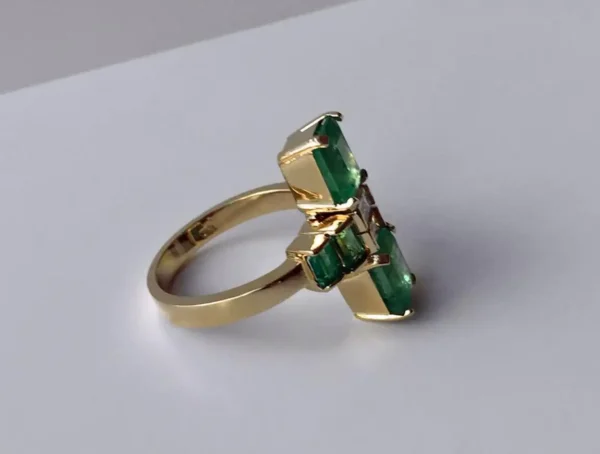 4.24 Carat Fine Colombian Emerald Diamond Art Deco Style Ring 18K - Image 3