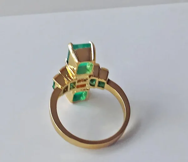 4.24 Carat Fine Colombian Emerald Diamond Art Deco Style Ring 18K - Image 4