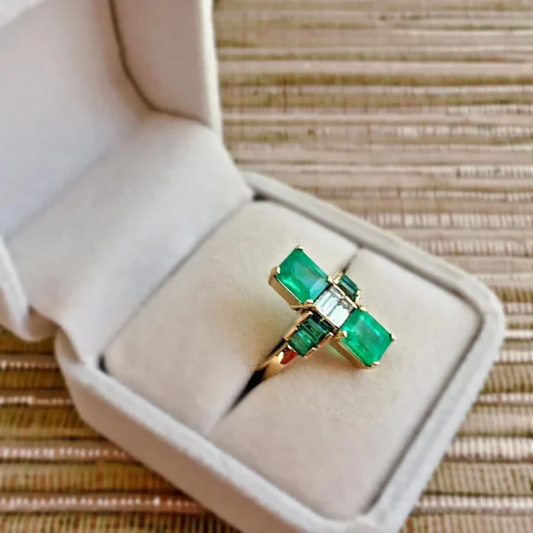 4.24 Carat Fine Colombian Emerald Diamond Art Deco Style Ring 18K - Image 7