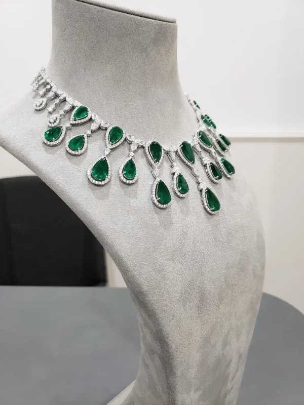 63.40 Carats Total Pear Shape Colombian Green Emerald and Diamond Necklace - Image 5