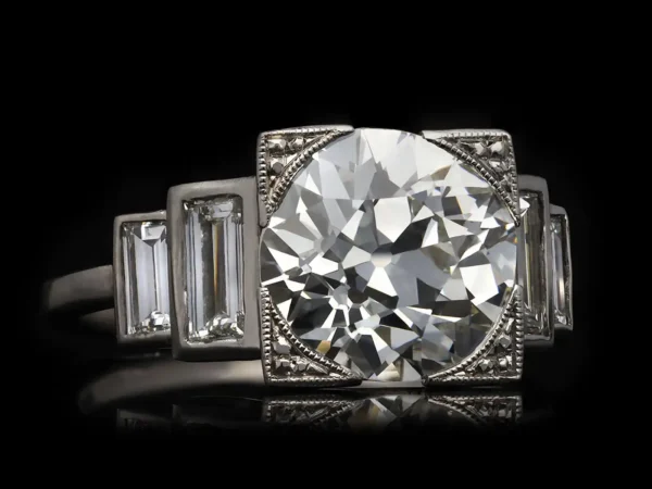Art Deco diamond flanked solitaire ring, English, circa 1930. - Image 2