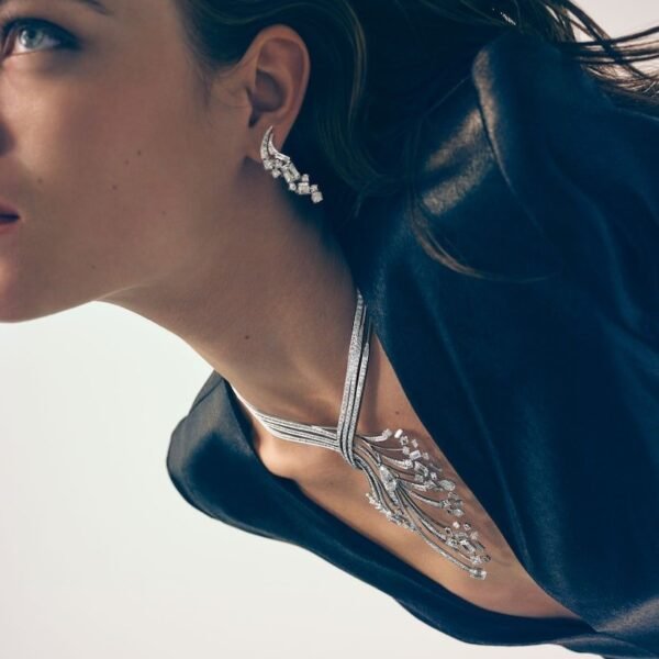 Buy Chaumet Déferlante Necklace - White gold, diamonds - Image 2
