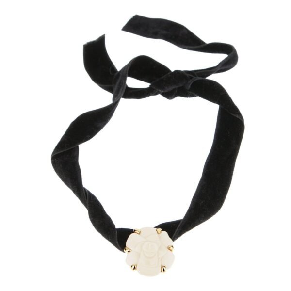 Chanel Camellia Agate Vintage 18k Yellow Gold Pendant Necklace - Image 3