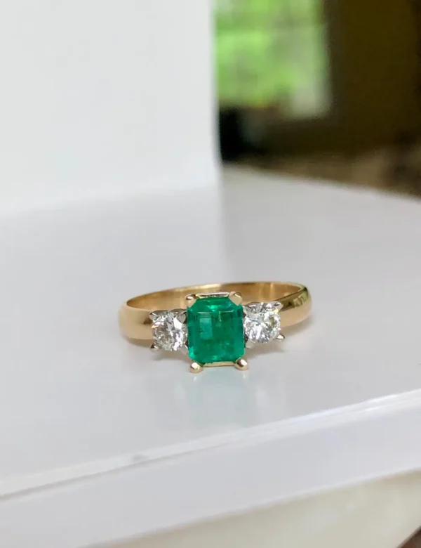 Colombian Emerald Diamond Three-Stone Engagement Ring 18 Karat - Image 4