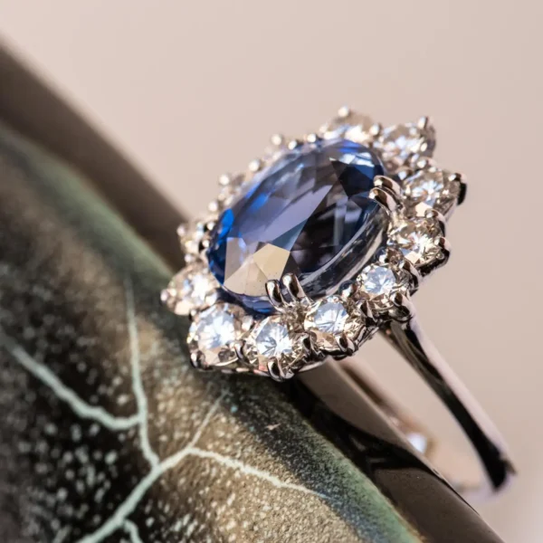 French 1960s No Heat 7.42 Carat Ceylon Sapphire Diamond White Gold Cluster Ring - Image 5