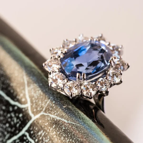 French 1960s No Heat 7.42 Carat Ceylon Sapphire Diamond White Gold Cluster Ring - Image 4