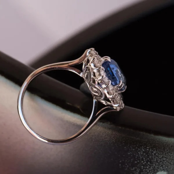 French 1960s No Heat 7.42 Carat Ceylon Sapphire Diamond White Gold Cluster Ring - Image 7