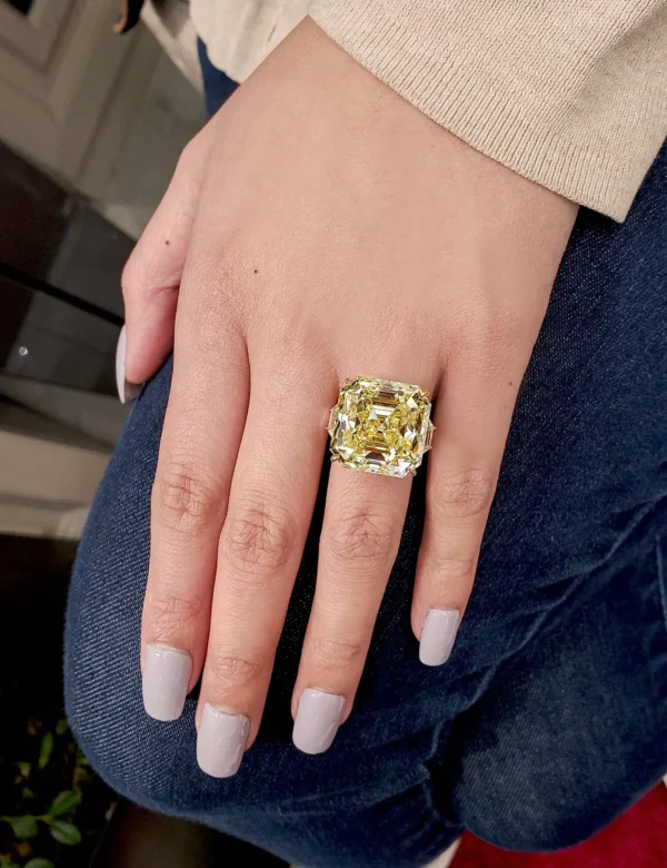 GIA Certified 30.02 Carat Fancy Intense Yellow Diamond Three-Stone Ring - Image 5