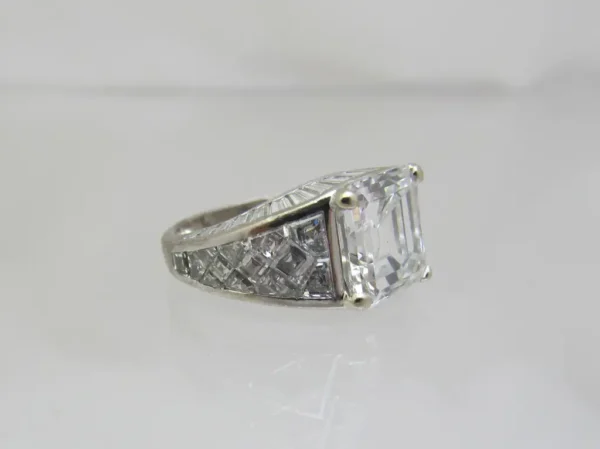 Graff GIA Certified Emerald Cut 4.03 Carat Diamond Fancy Cut Diamond Set Ring - Image 3