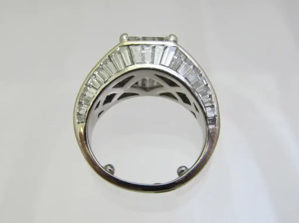 Graff GIA Certified Emerald Cut 4.03 Carat Diamond Fancy Cut Diamond Set Ring - Image 7