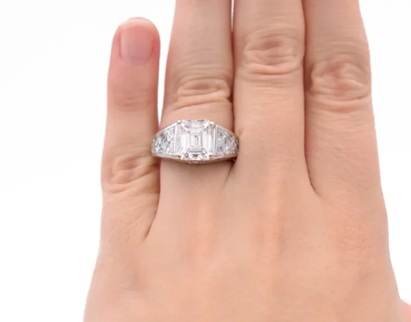 Graff GIA Certified Emerald Cut 4.03 Carat Diamond Fancy Cut Diamond Set Ring - Image 9