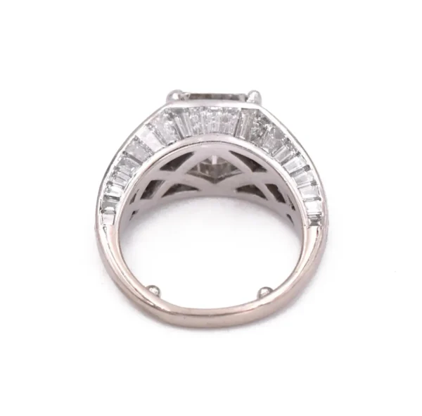 Graff GIA Certified Emerald Cut 4.03 Carat Diamond Fancy Cut Diamond Set Ring - Image 5