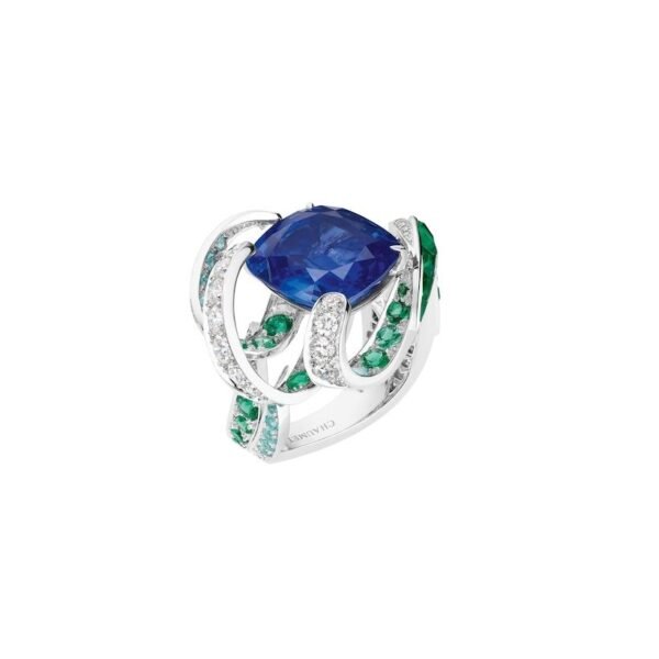 Chaumet Gulfstream Ring For Sale - White gold, sapphire, emeralds, diamonds - Image 2