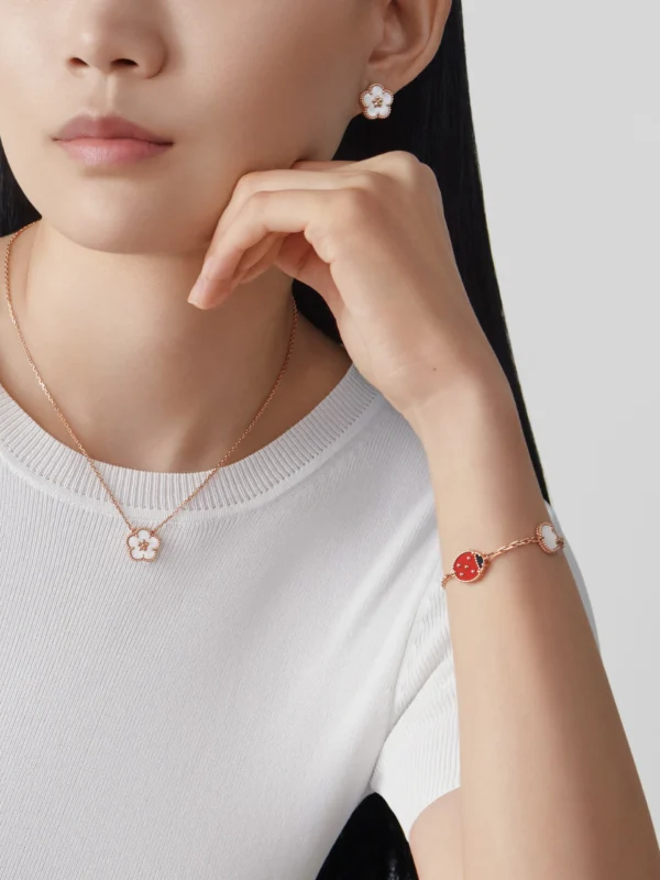 Lucky Spring pendant plum blossom - Image 3