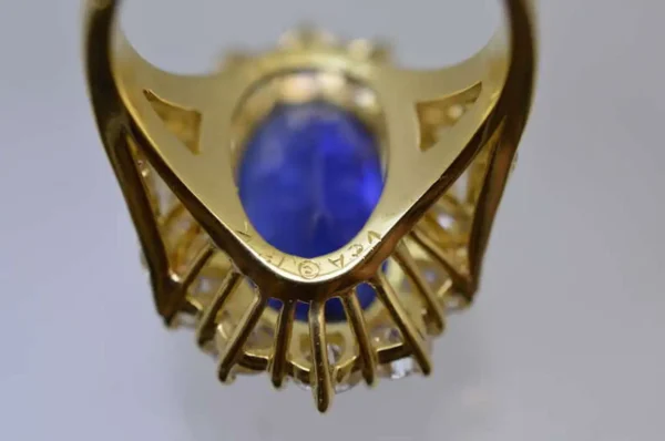 No Enhancement Burmese 12.01 carat Sapphire Diamond Ring Van Cleef & Arpels - Image 8