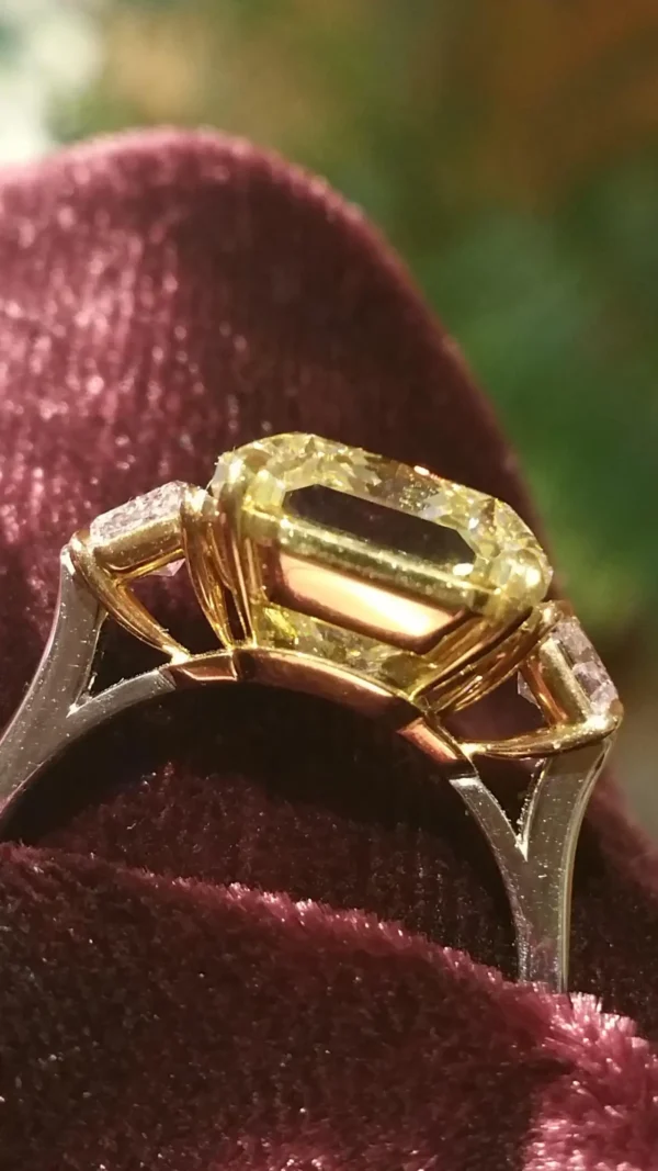 Scarselli GIA 7 Carat Yellow Radiant and Pink Cushion Diamond Ring in Platinum - Image 5