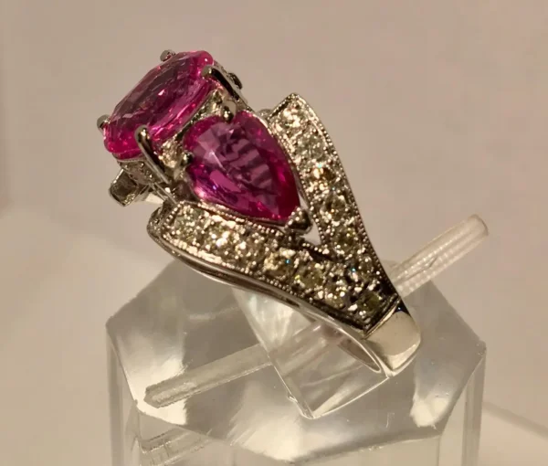 Spectacular Vivid Pink Sapphire Diamond Platinum Three-Stone Ring - Image 4