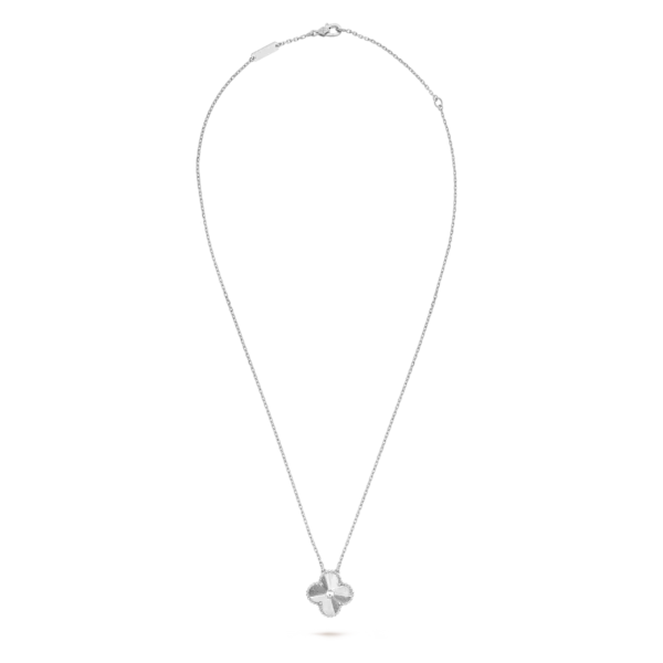 Vintage Alhambra pendant For Sale - Image 2