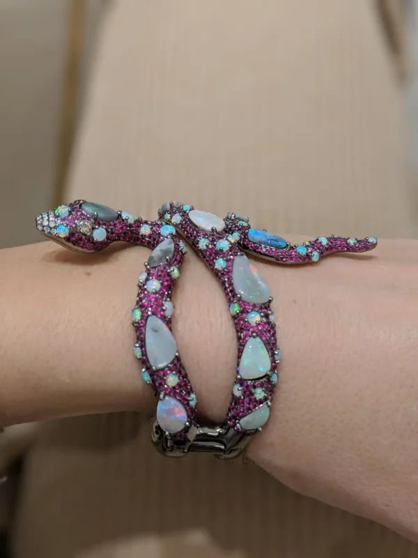 Wendy Yue 8.60 Carat Ruby and 16.05 Carat Opal Serpent 18 Karat Gold Cuff - Image 5